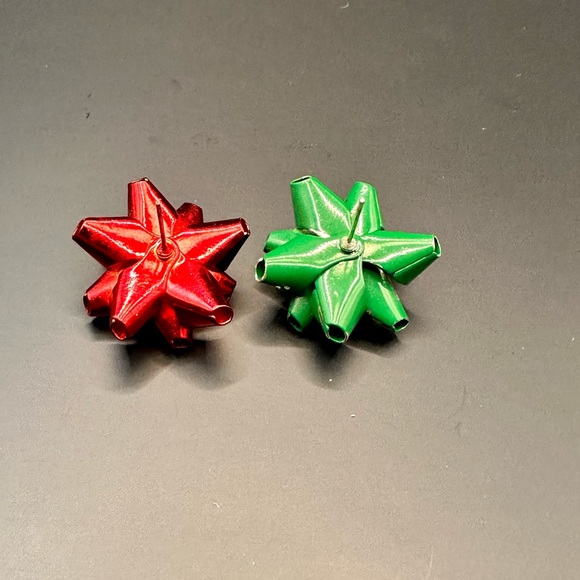 Vintage Christmas Bow Red Green Metal Stud Earrings 1” - Picture 3 of 3